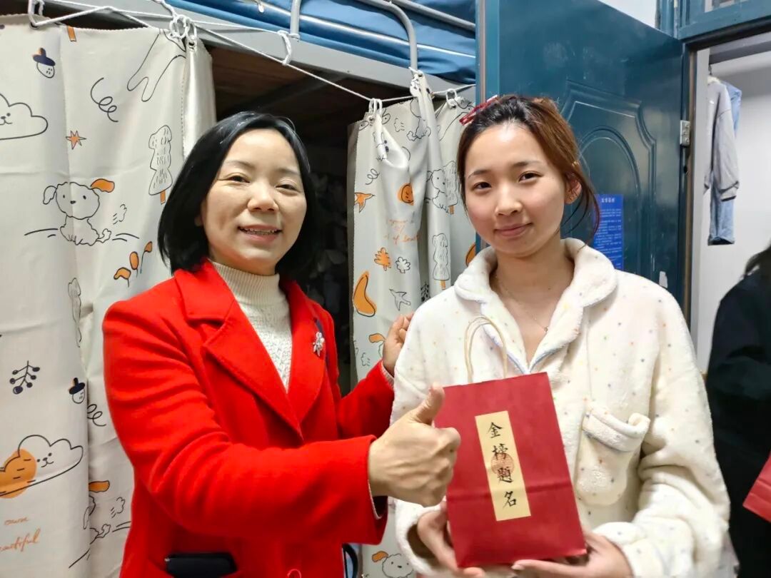 温情暖“研”途，关怀助梦行——我院为考研学子赠送暖心礼物